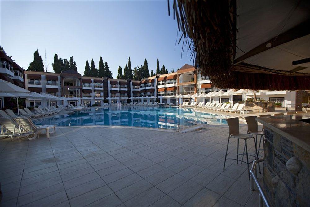 Risa Hotel All Inclusive Bitez Exteriör bild