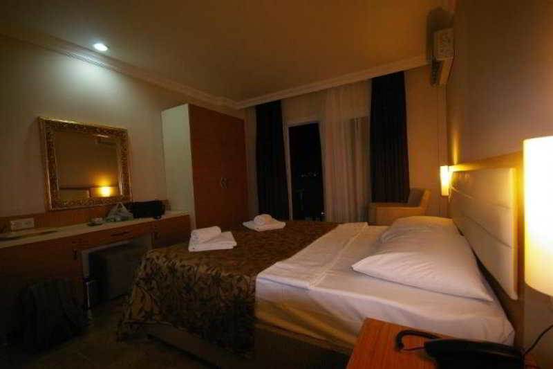 Risa Hotel All Inclusive Bitez Exteriör bild