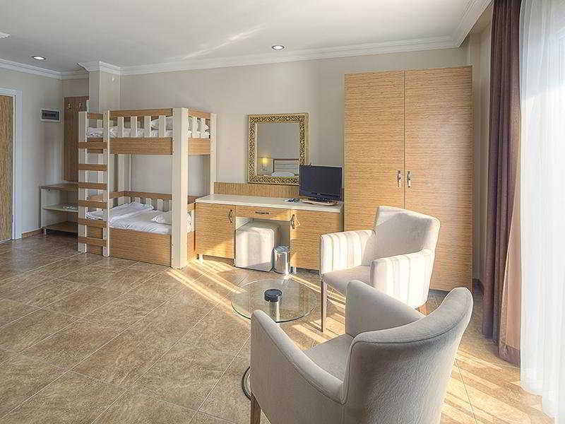 Risa Hotel All Inclusive Bitez Exteriör bild