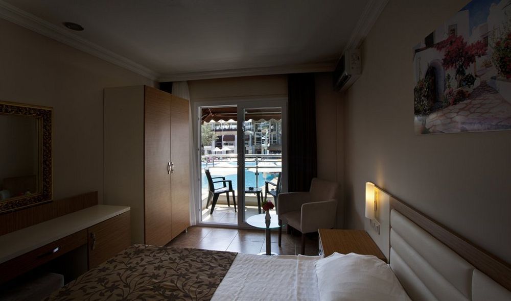 Risa Hotel All Inclusive Bitez Exteriör bild