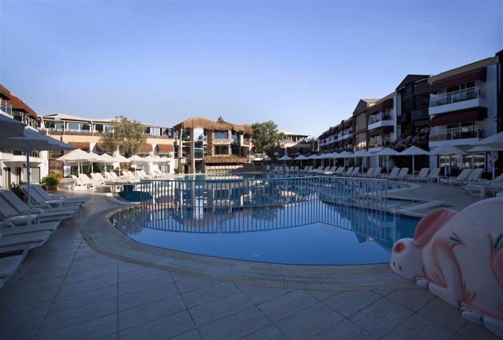 Risa Hotel All Inclusive Bitez Exteriör bild