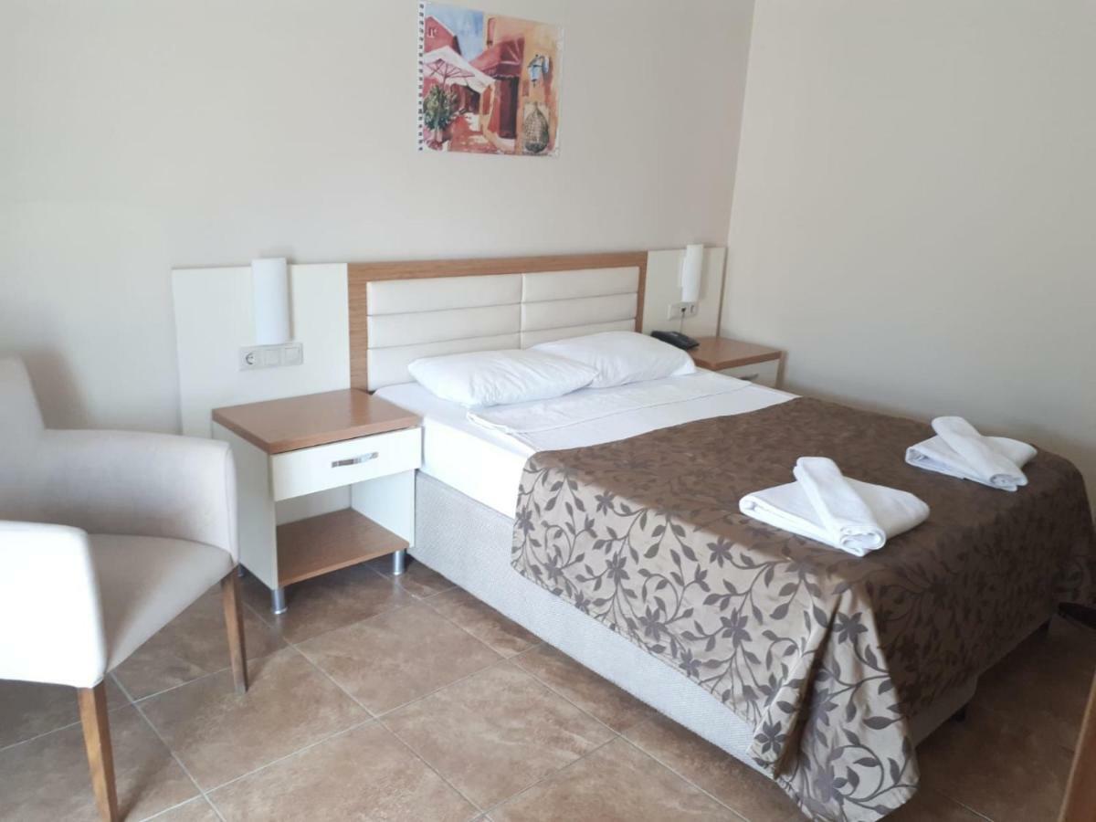 Risa Hotel All Inclusive Bitez Exteriör bild