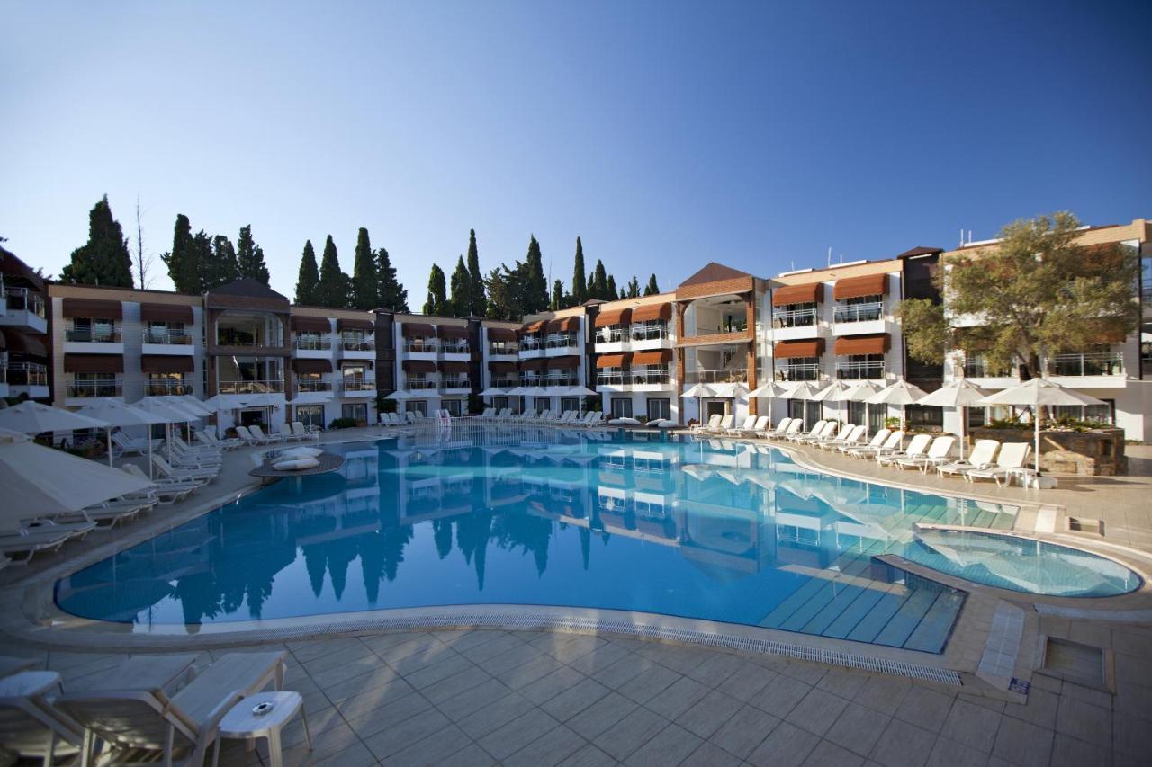 Risa Hotel All Inclusive Bitez Exteriör bild