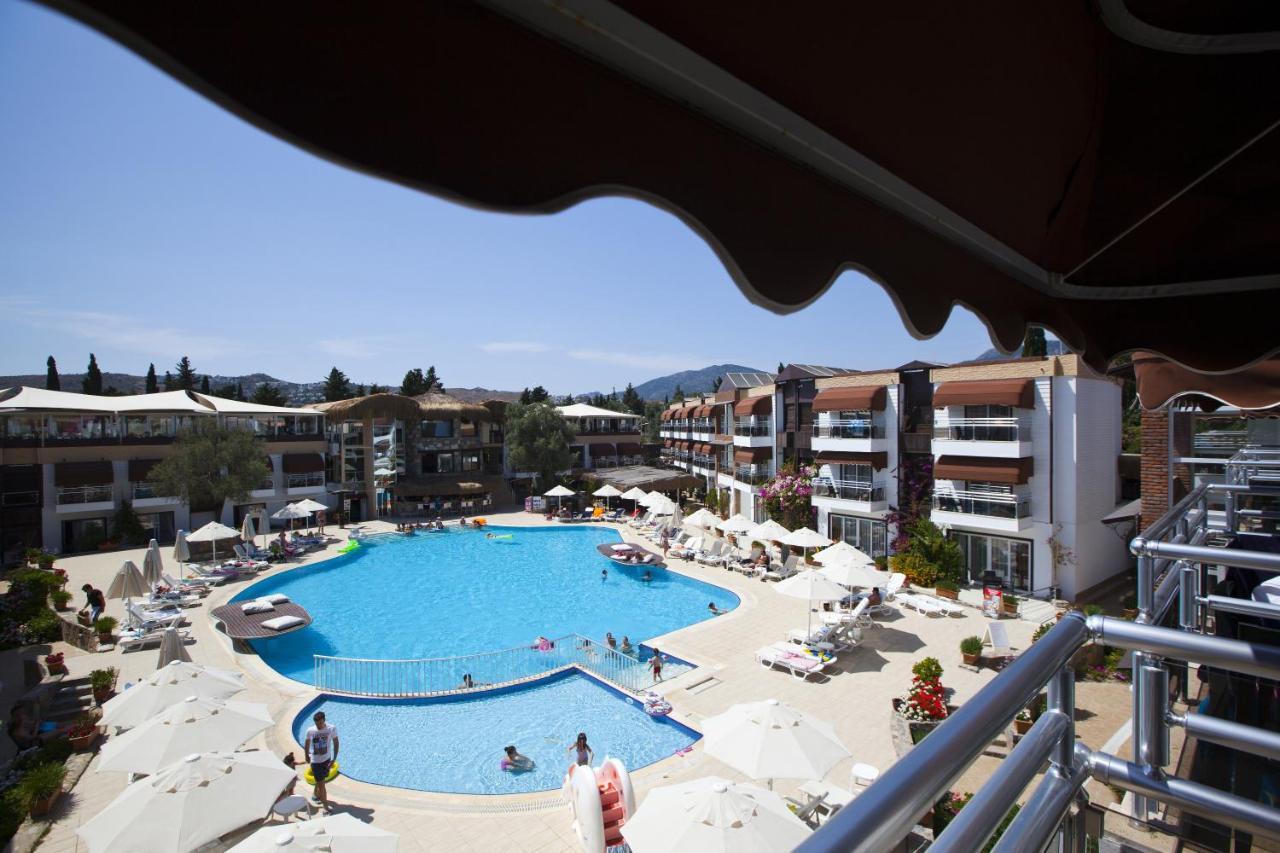 Risa Hotel All Inclusive Bitez Exteriör bild
