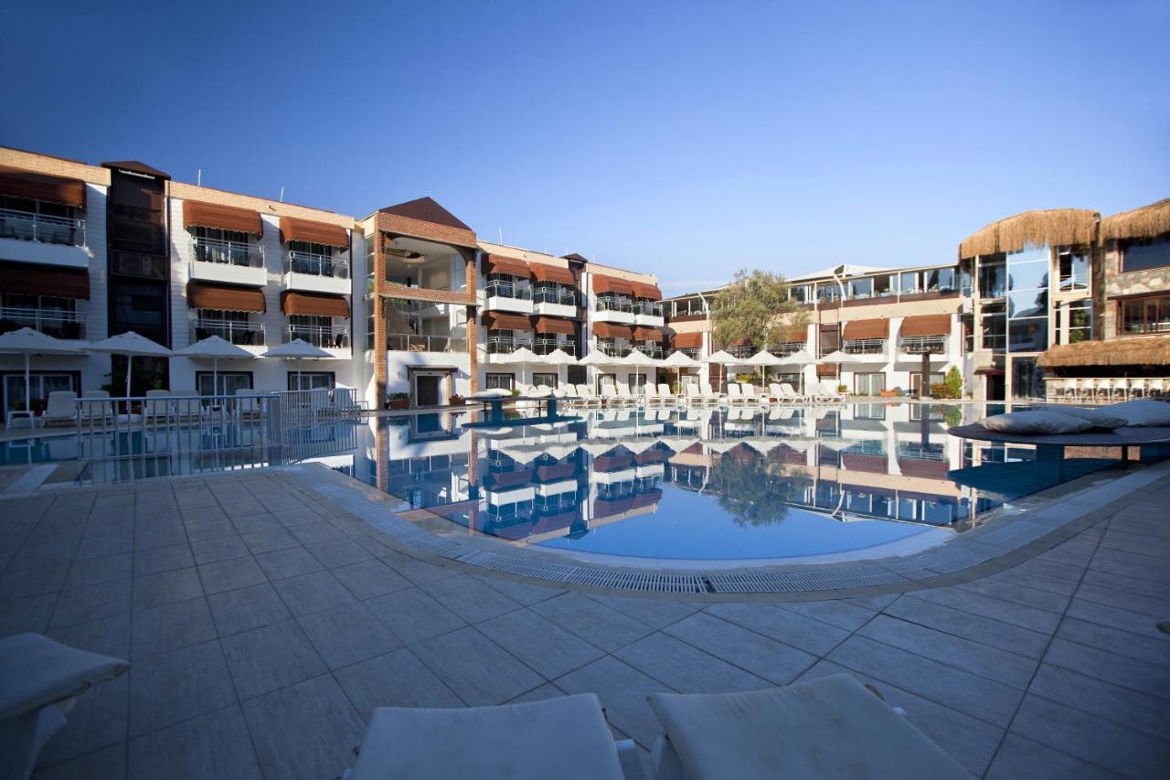Risa Hotel All Inclusive Bitez Exteriör bild