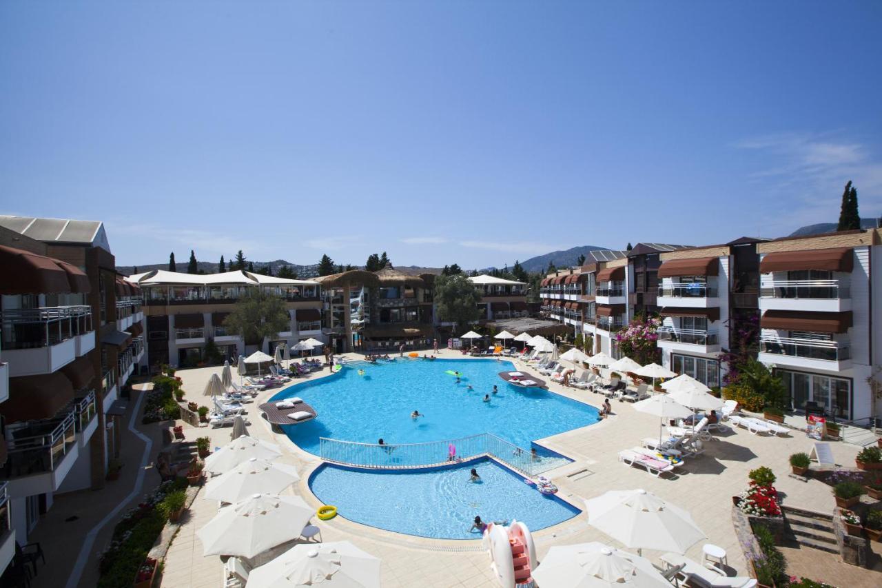 Risa Hotel All Inclusive Bitez Exteriör bild